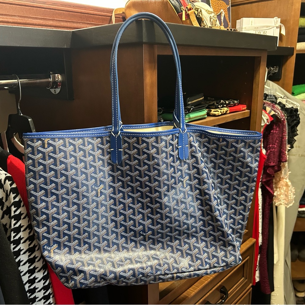Elegant Blue Geometric Tote